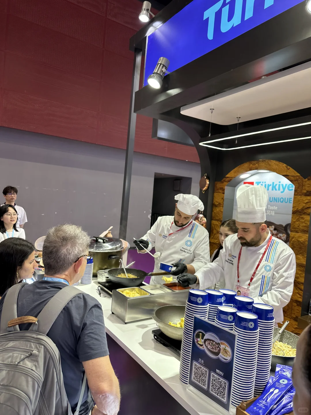 广交会：穿运动鞋！带充电宝！英语请说散装版！