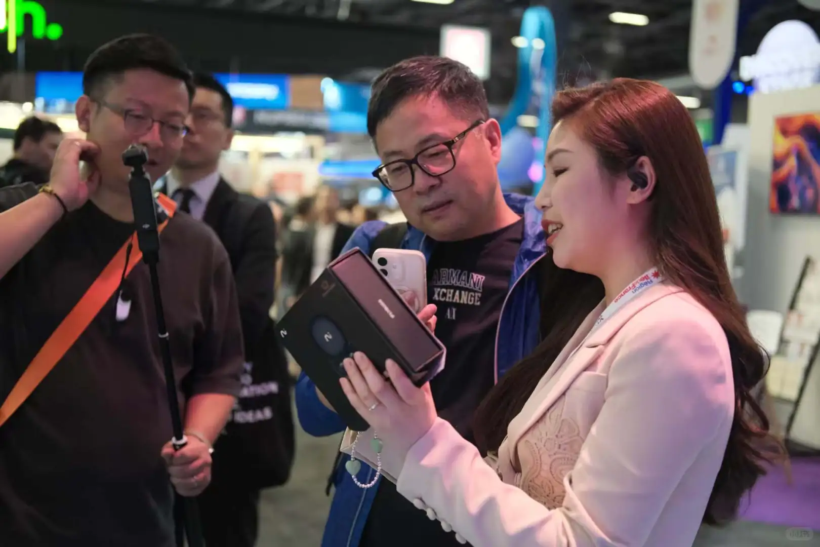 ??巴黎展会AI顶流！AI耳机解放打工人