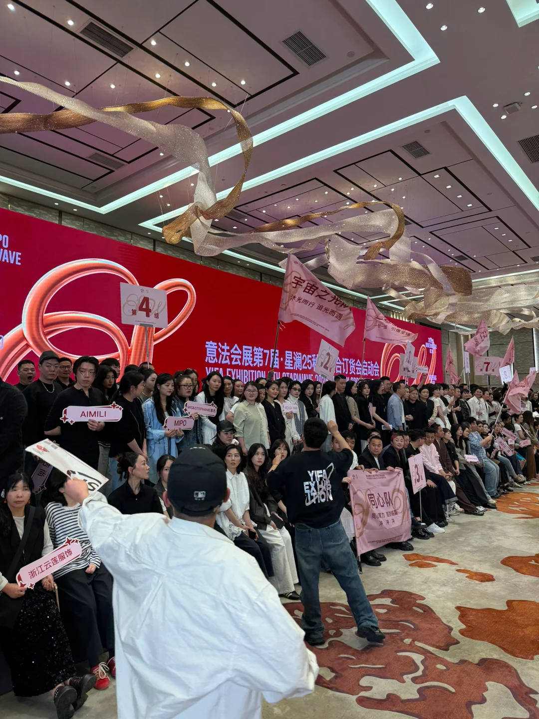 服装人有多疯狂多卷，看今天启动会就知道了