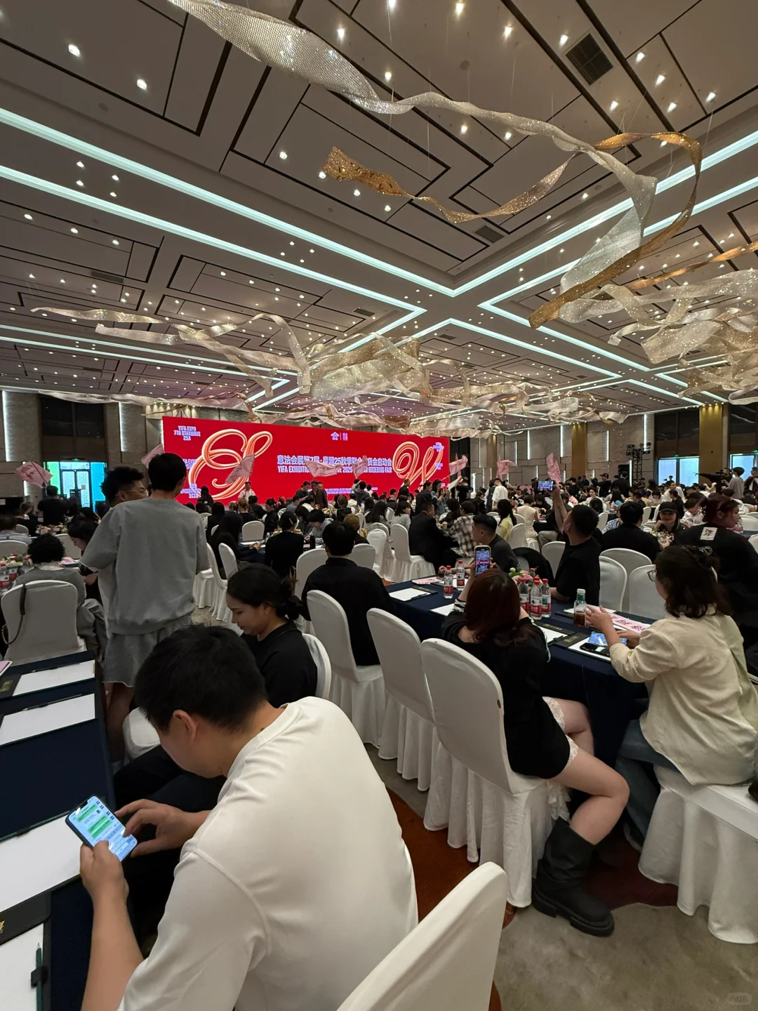 服装人有多疯狂多卷，看今天启动会就知道了