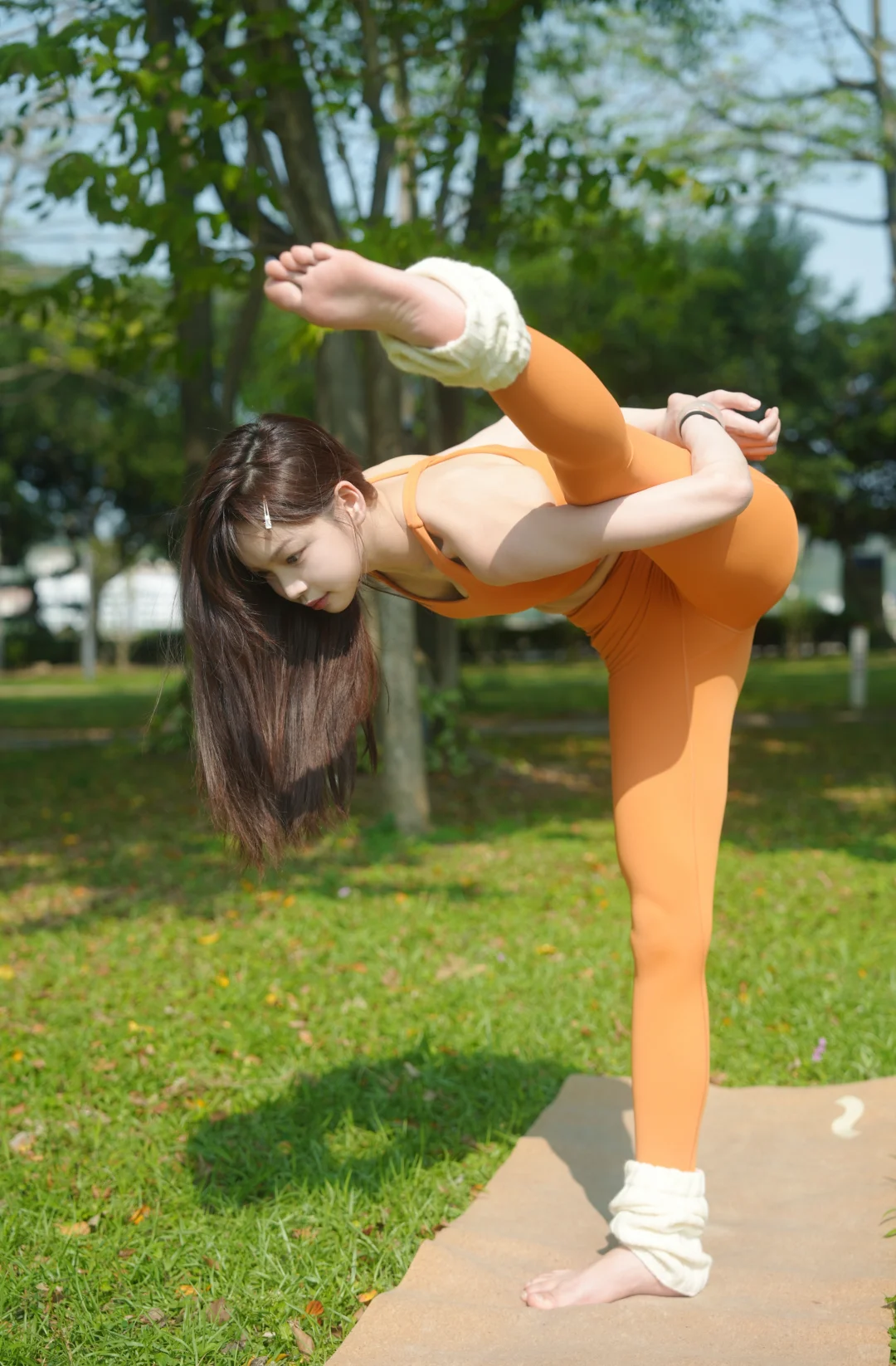 草坪和草地很适合练瑜伽！