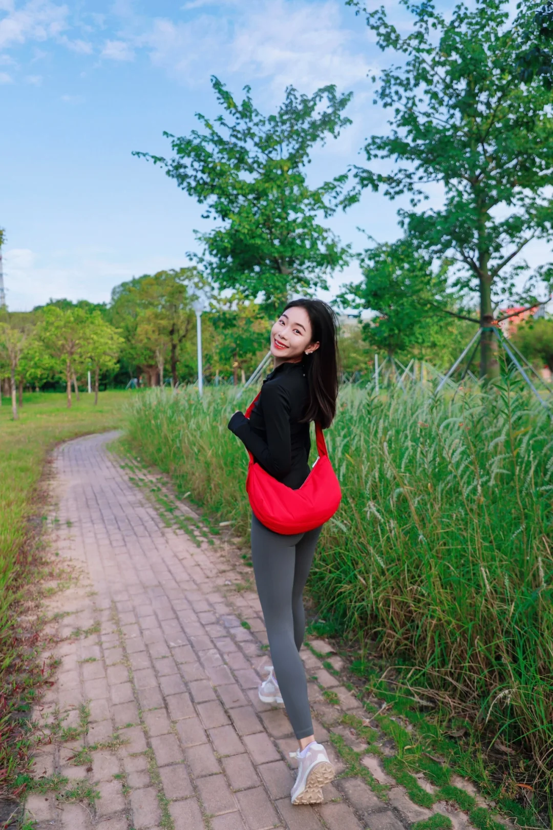 瑜伽服OOTD户外公园吸氧的一天