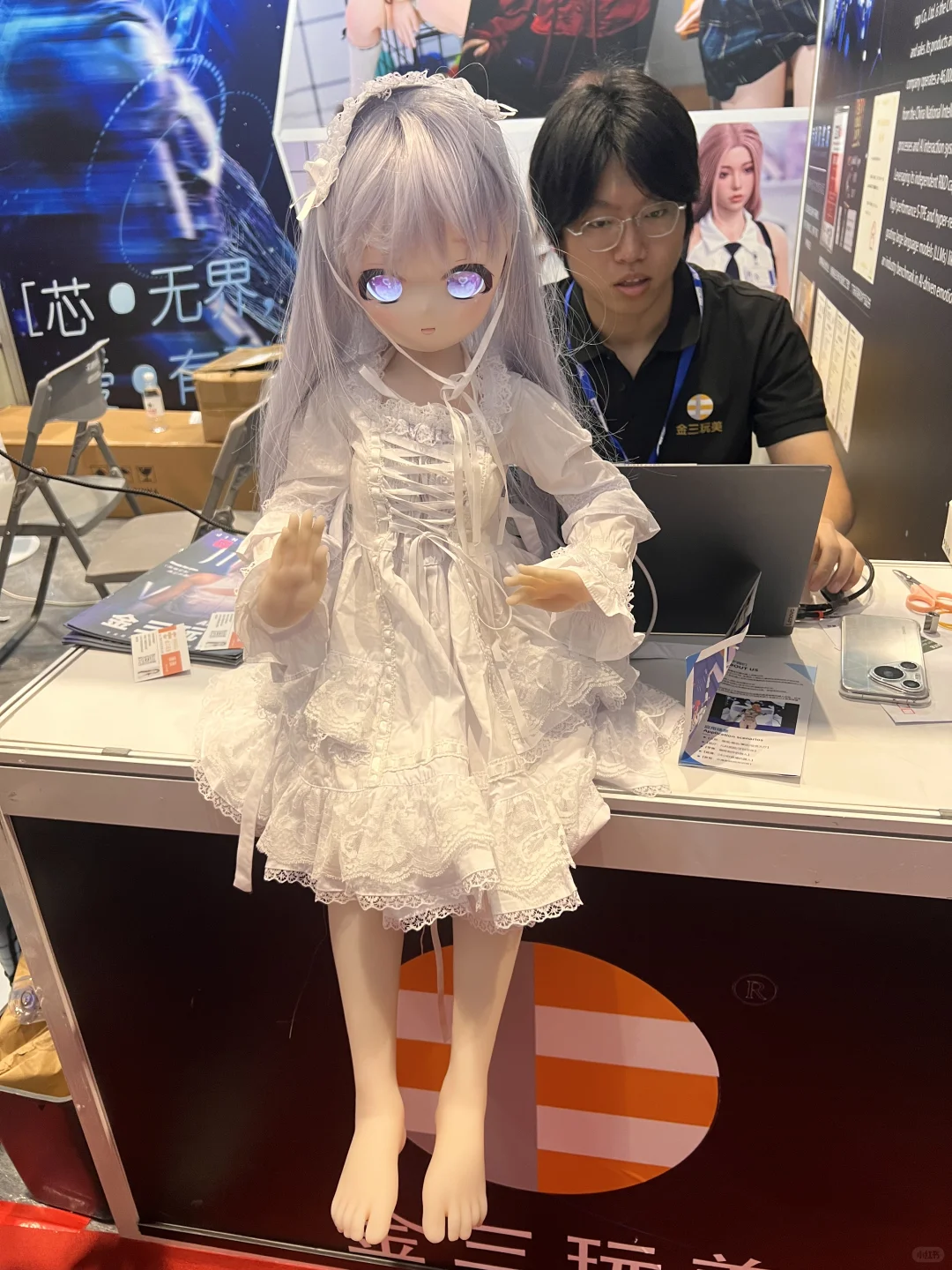 看机器人会展中