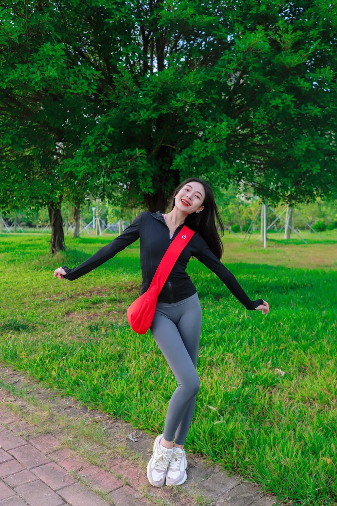 瑜伽服OOTD户外公园吸氧的一天