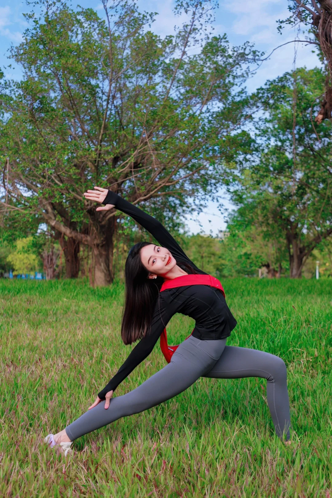 瑜伽服OOTD户外公园吸氧的一天