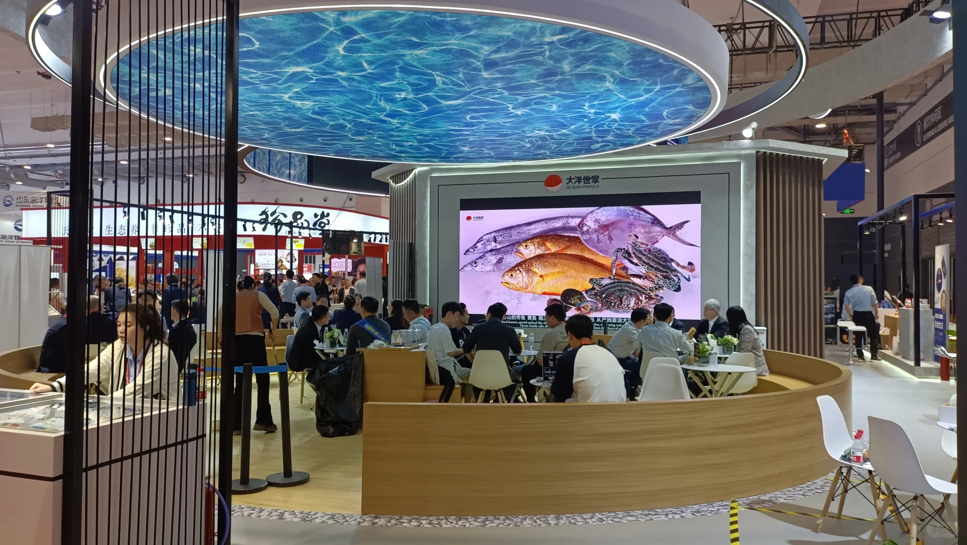 [海豚R]渔博会案例赏析-海洋风max的展台