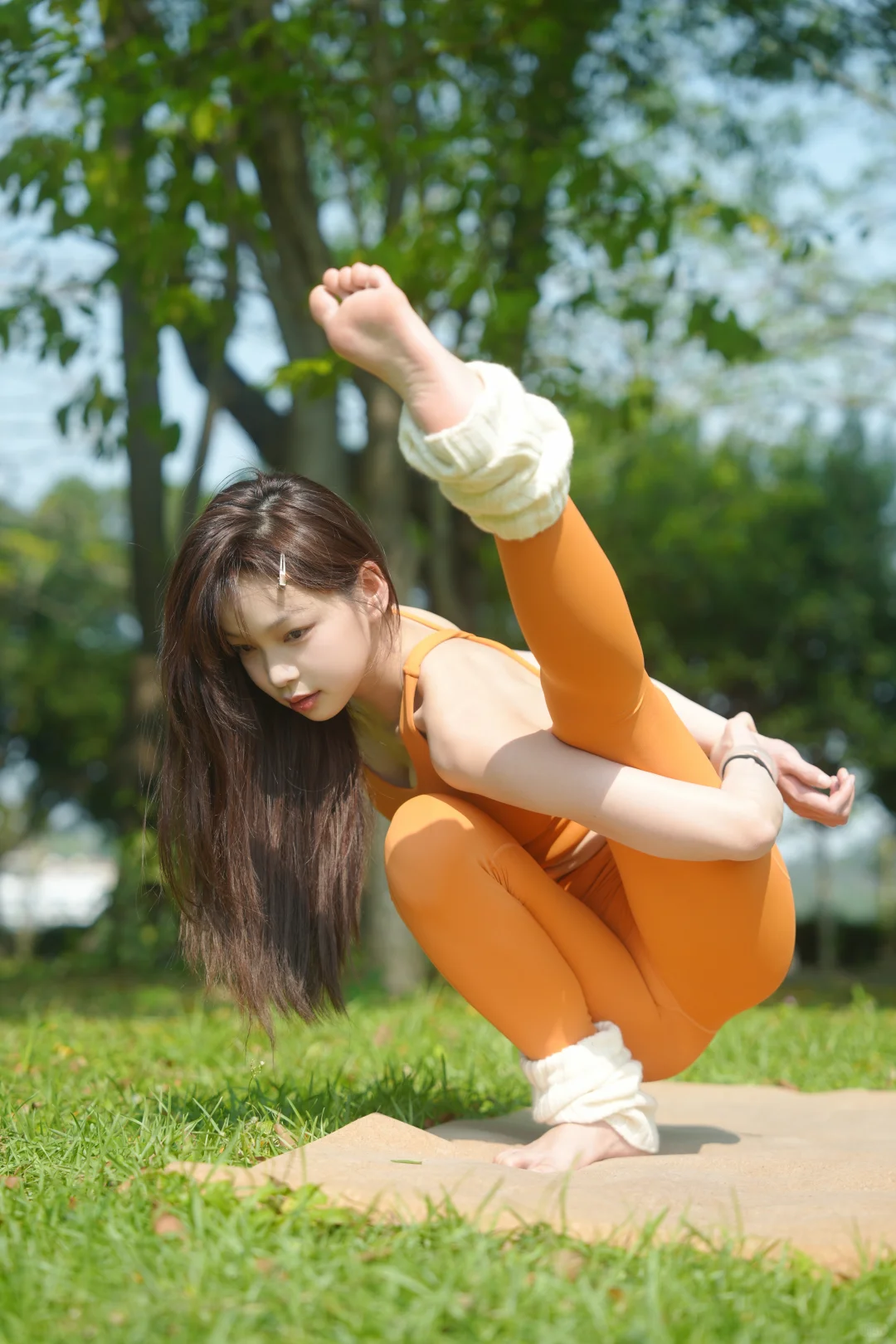 草坪和草地很适合练瑜伽！