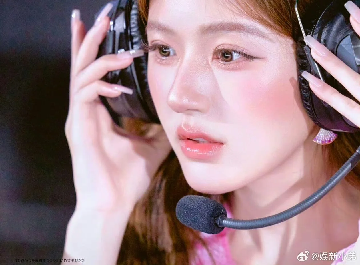 赵露思 | 甜妹双眼皮的美学密码✨