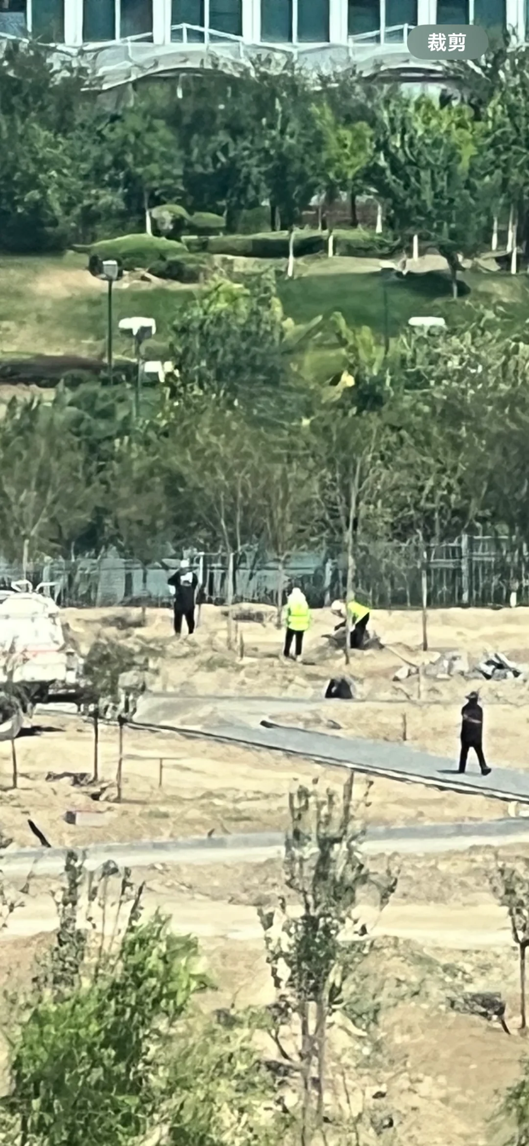 更新现场图片，乌鲁木齐会展中心对面在干嘛？