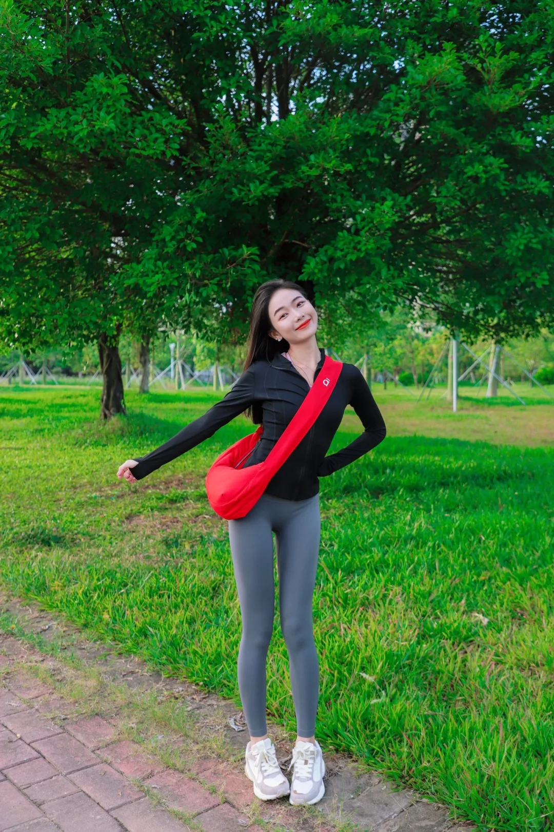 瑜伽服OOTD户外公园吸氧的一天