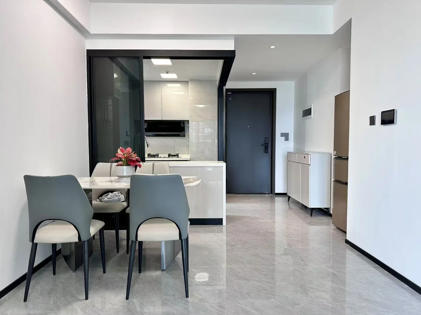 会展湾云海臻府89平配齐三居室业主直租