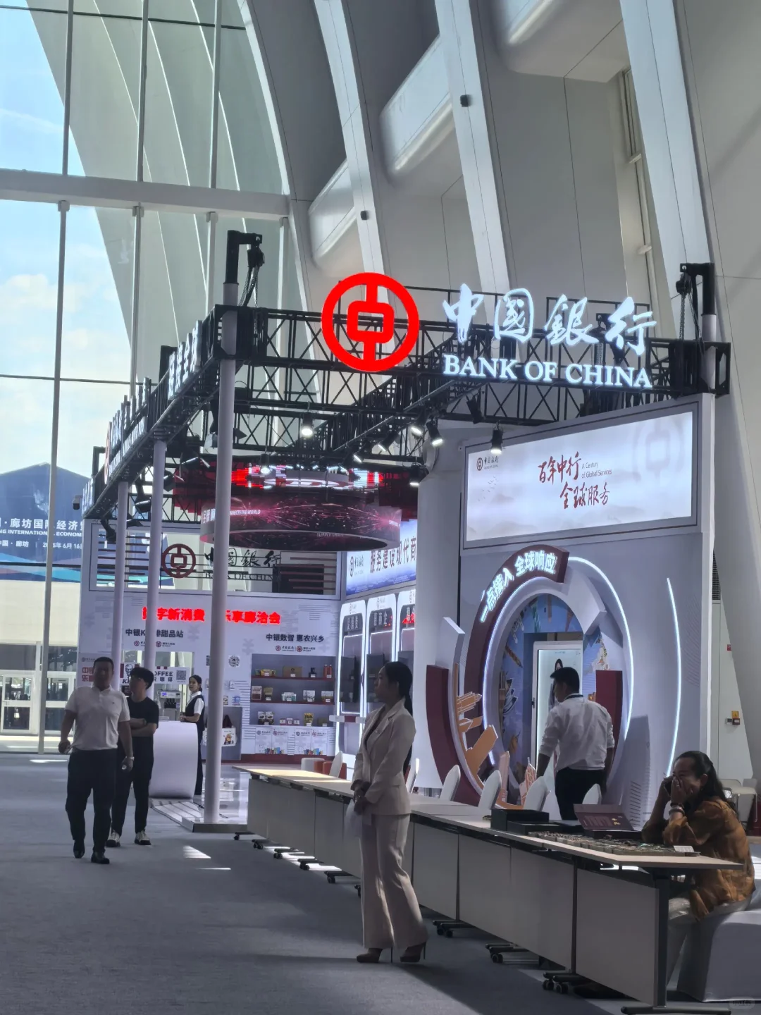 ?会展舞台搭建有多绝？看现场图就懂！