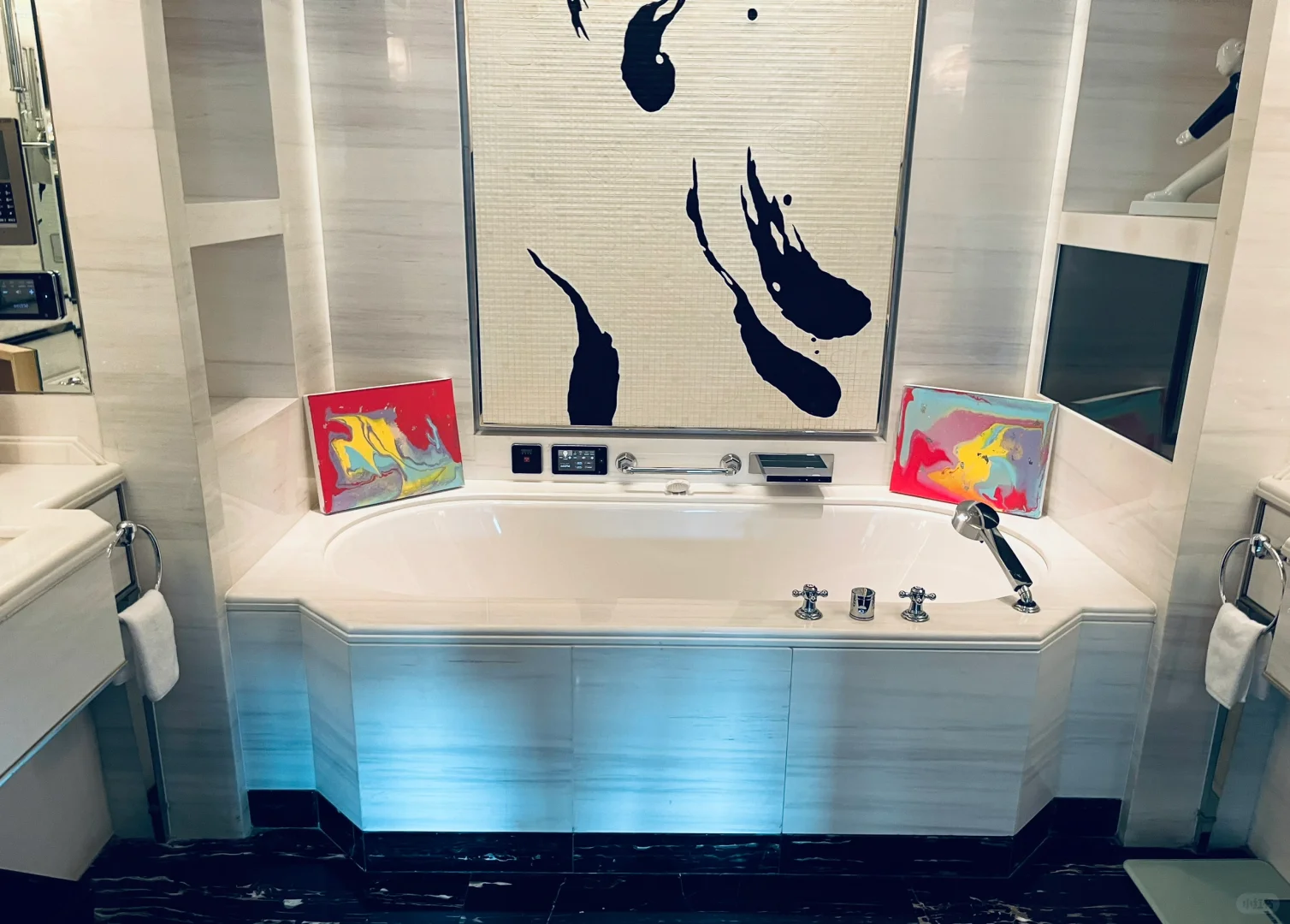 北京的艺术博览会已经搞进了厕所