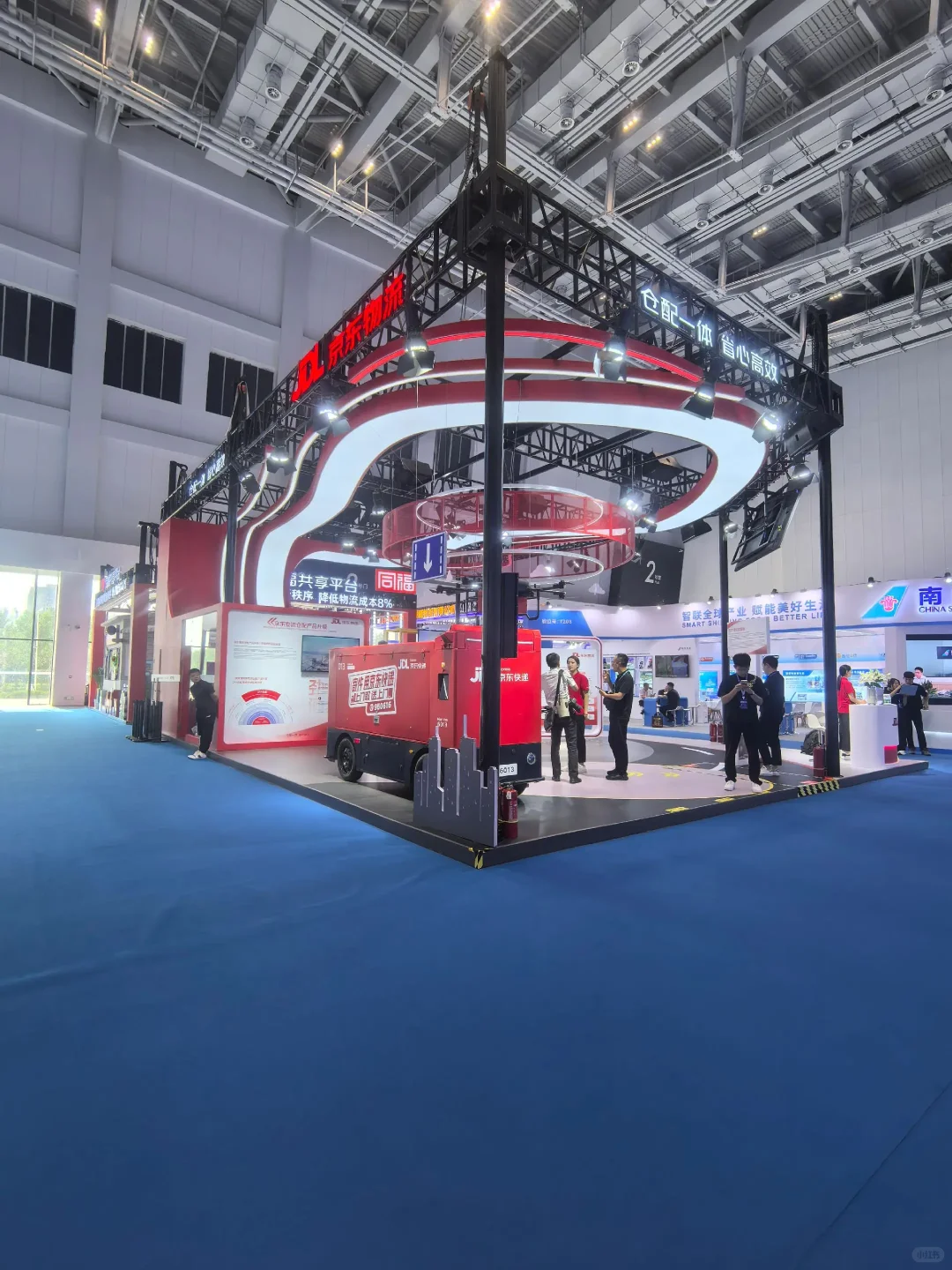 ?会展舞台搭建有多绝？看现场图就懂！