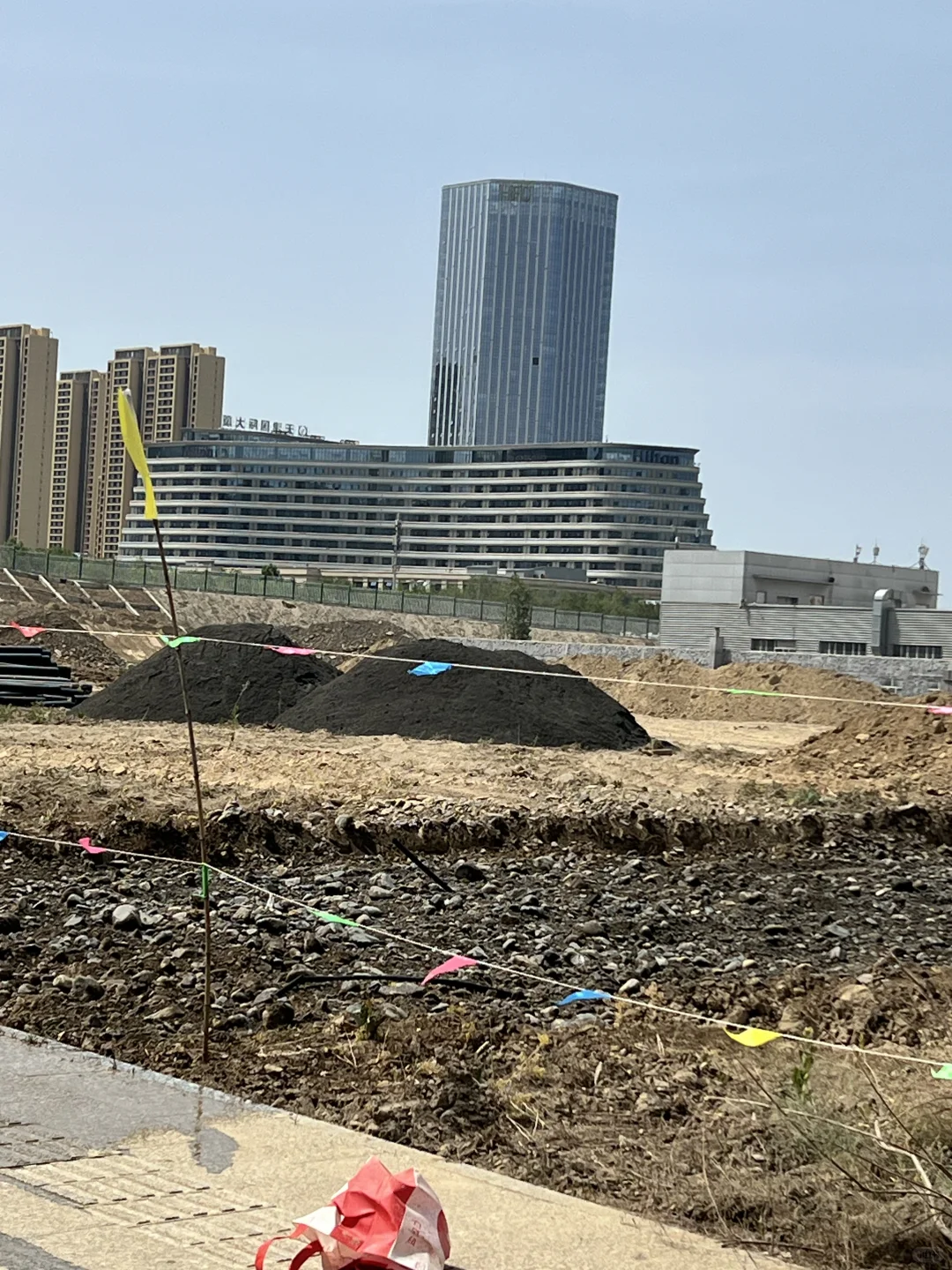 更新现场图片，乌鲁木齐会展中心对面在干嘛？