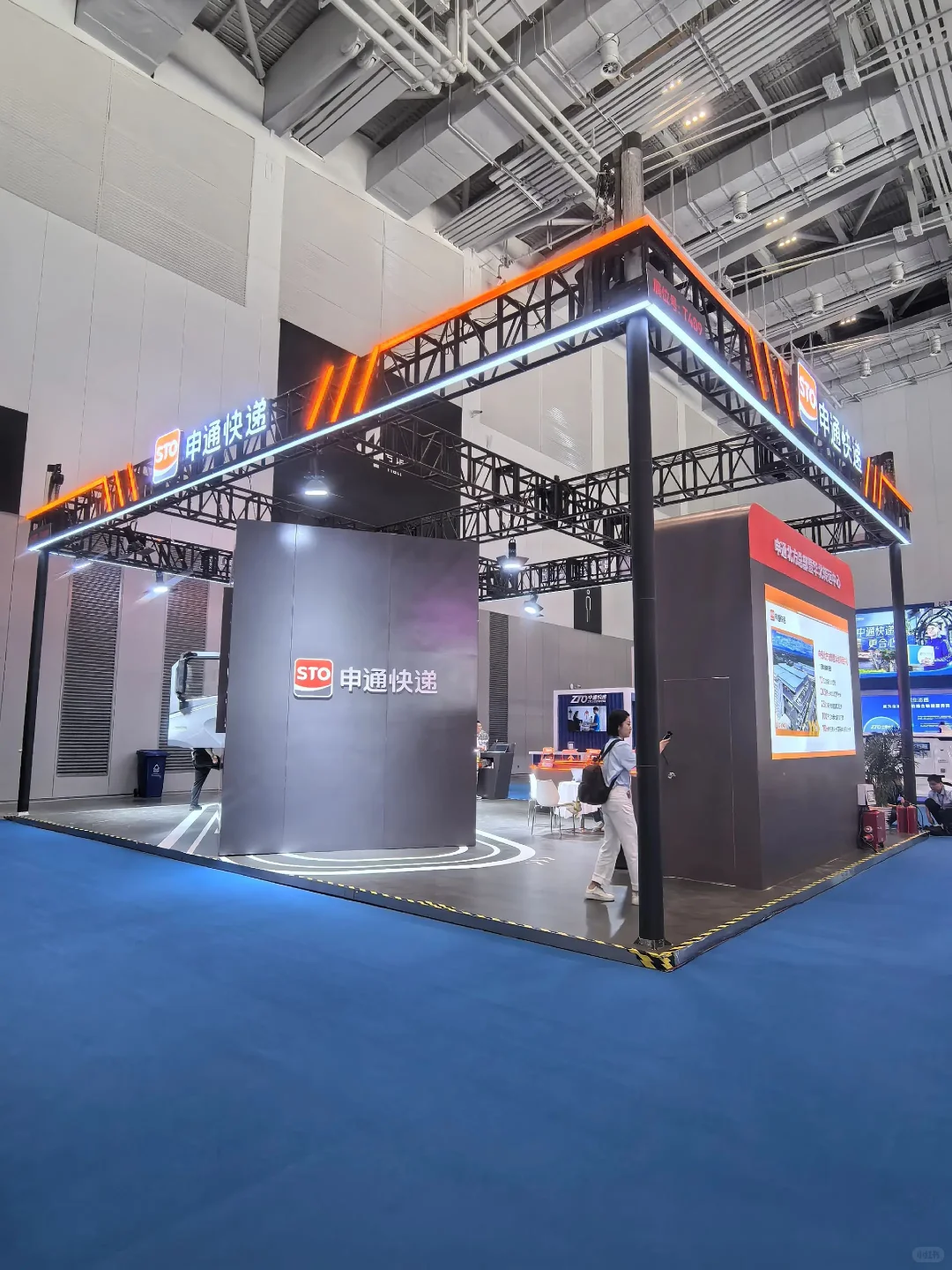 ?会展舞台搭建有多绝？看现场图就懂！