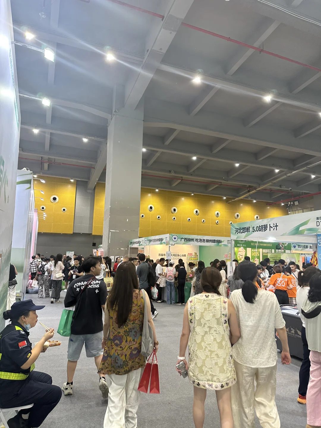 远方远交会，很热闹。