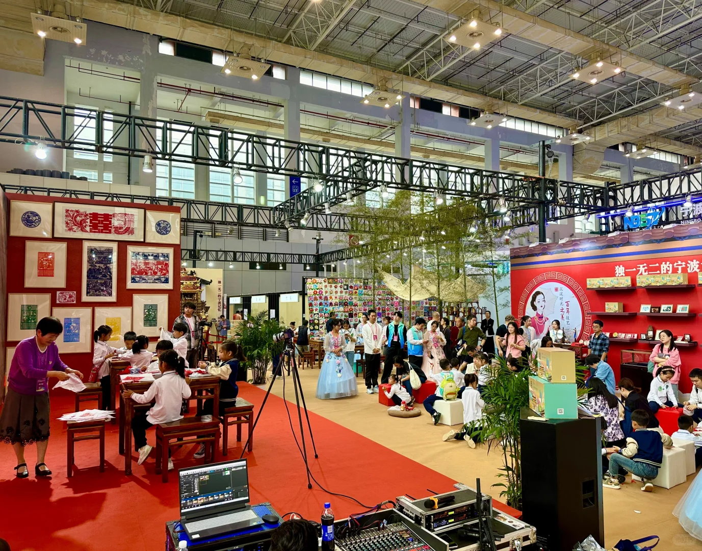 赴书香之约 观非遗传承