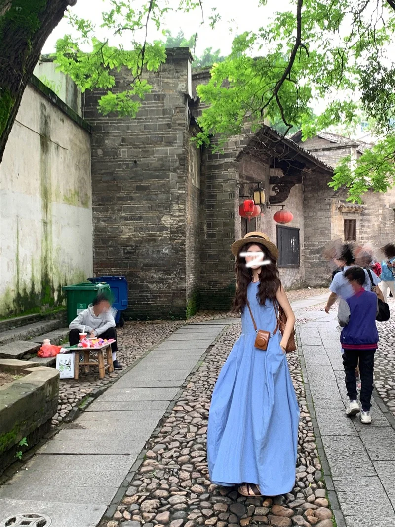 误入古镇，蓝裙子真的太出片了！氛围感拉满