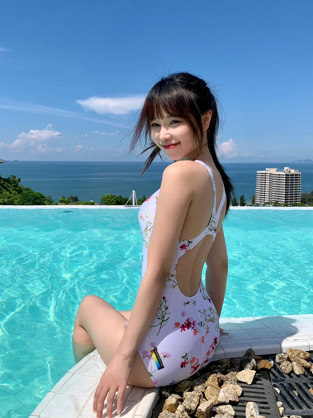 155小个子 泡在泳池的夏天