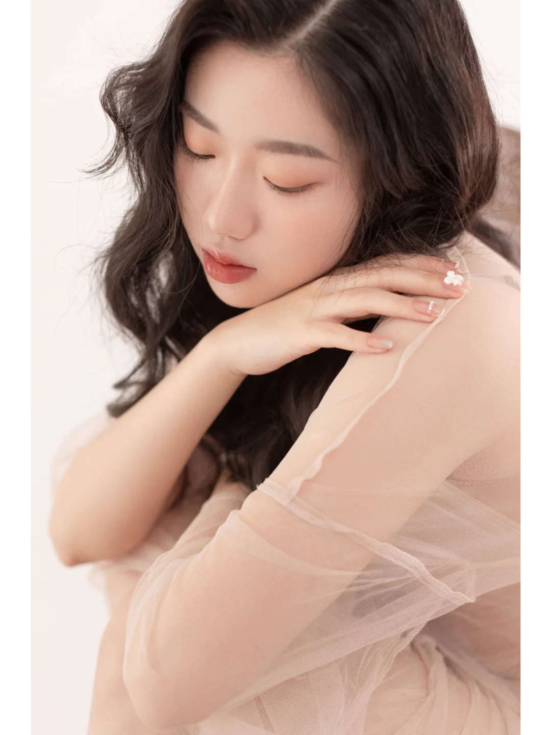 ?‍♀️ 卷发美女，魅力爆棚 ?