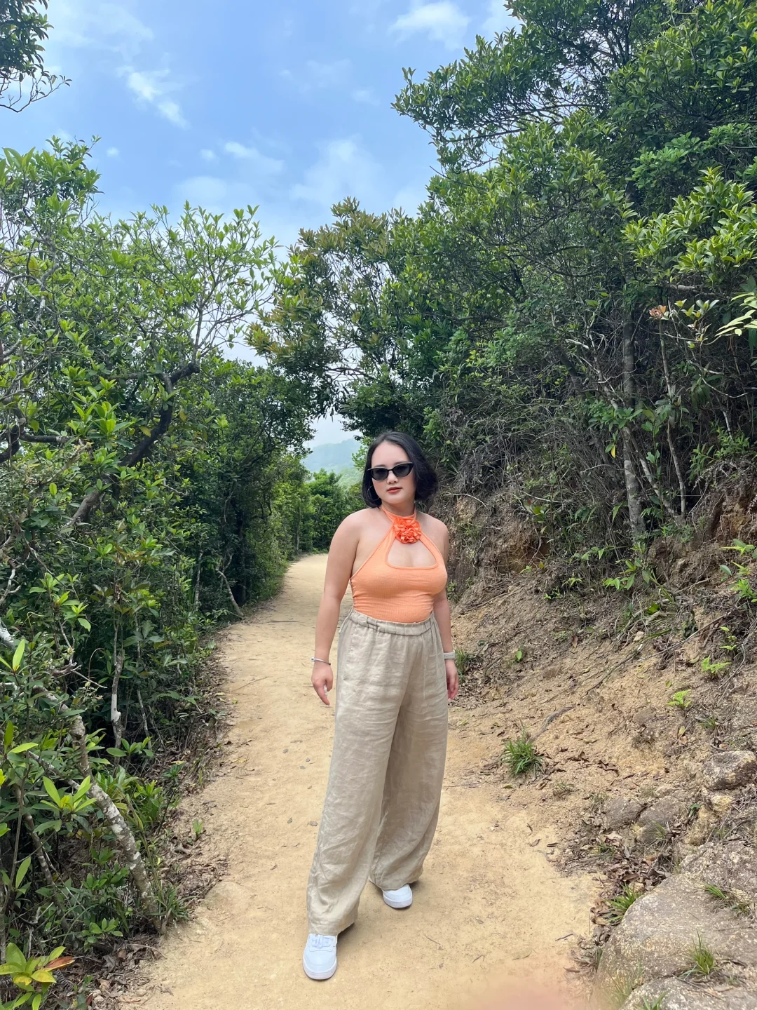 在香港穿吊带徒步，get了穿衣自由的爽感