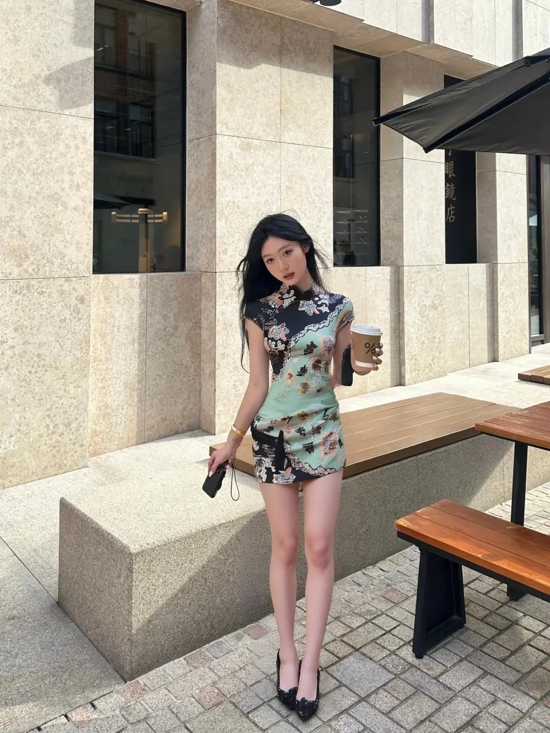 现在的AI真的太狠了！！一秒换装实现穿衣自由