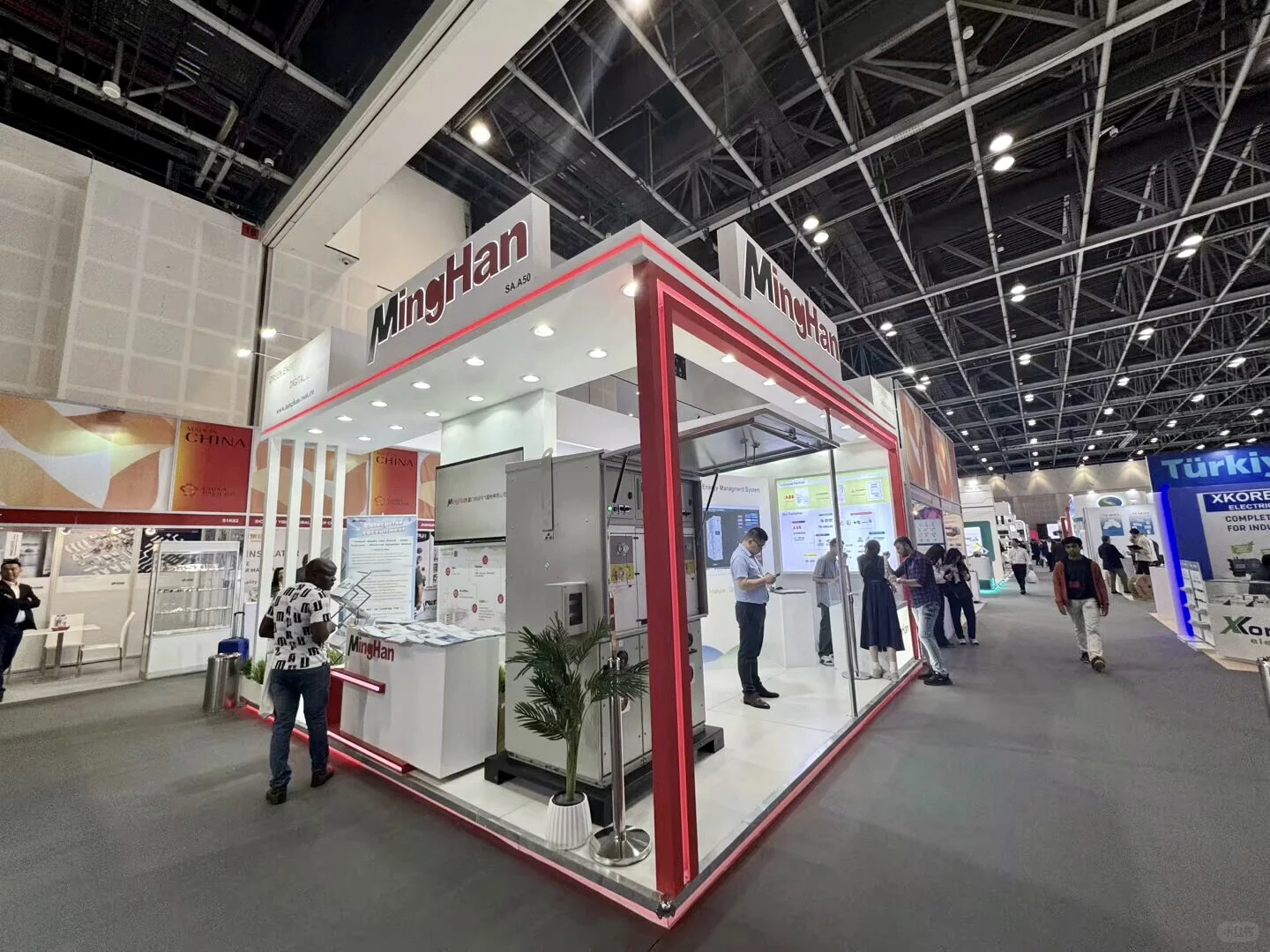 迪拜?|电力展台大放异彩，都吼吼看鸭?