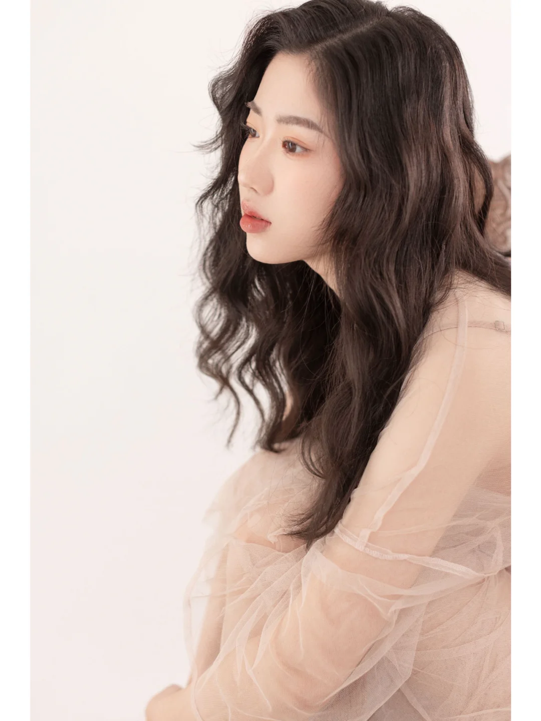 ?‍♀️ 卷发美女，魅力爆棚 ?