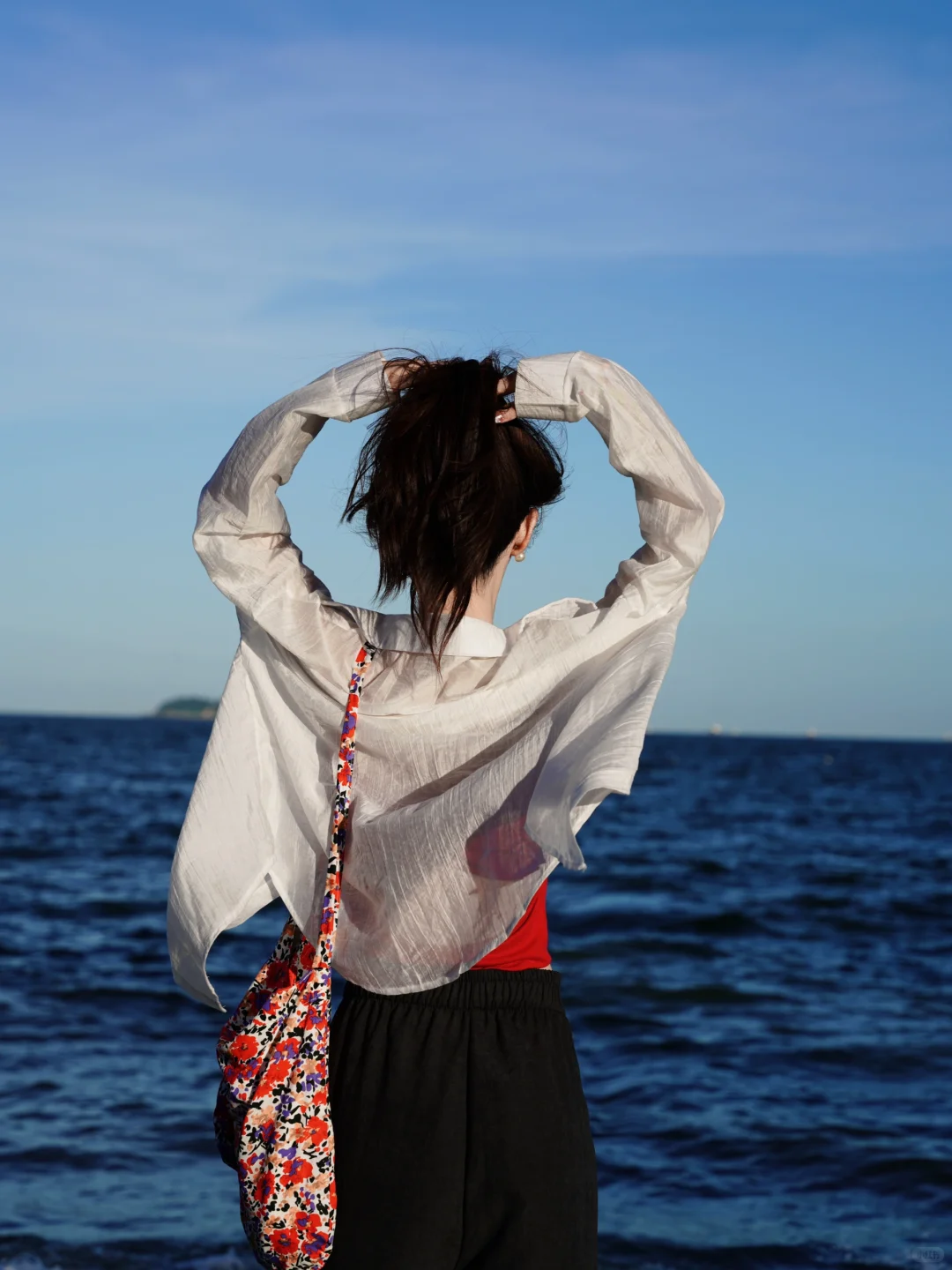 不敢相信❗卖了5w+的红色吊带❗太太太…显白啦