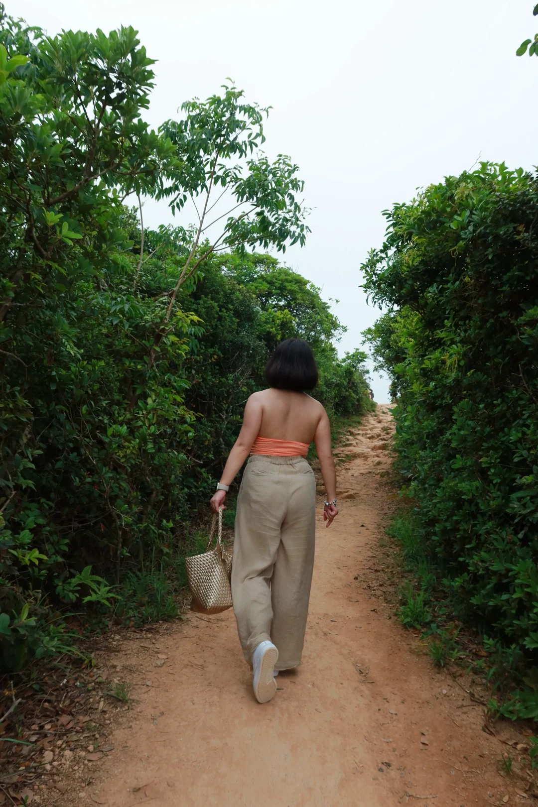 在香港穿吊带徒步，get了穿衣自由的爽感