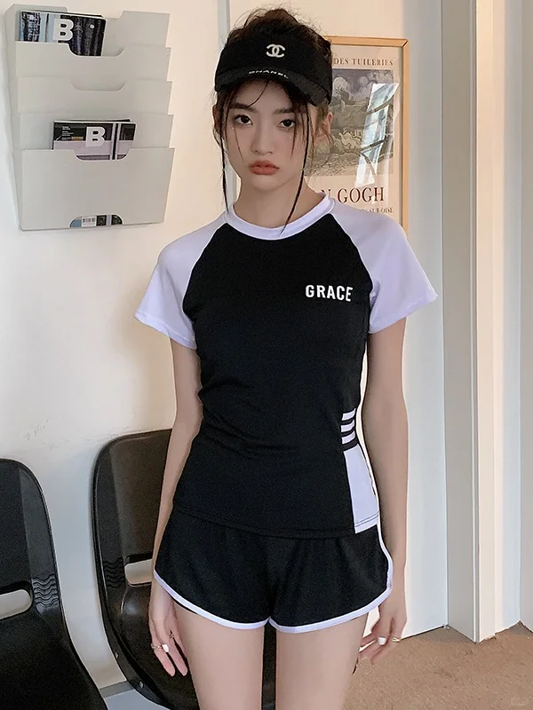 这套运动泳衣让我 “瘦” 成纸片人