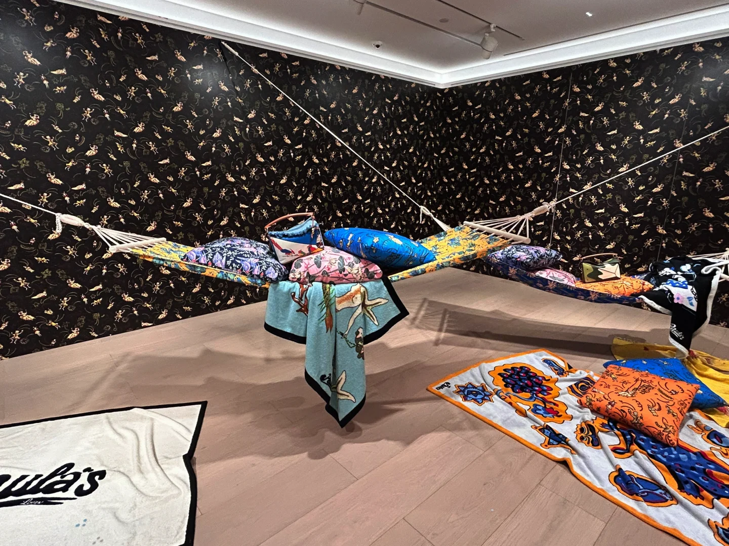 ??六月新展：苏富比的Labubu展览