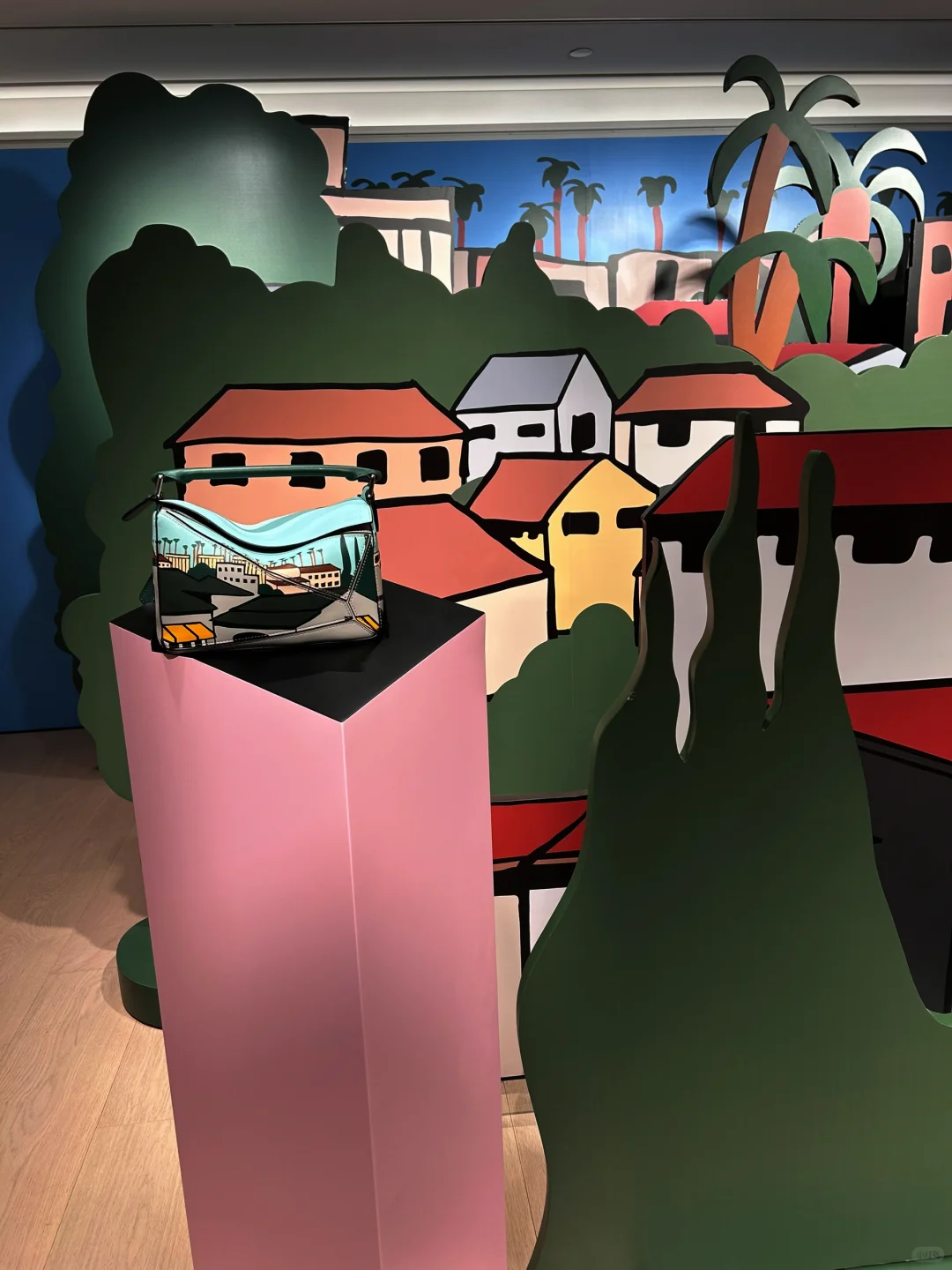 ??六月新展：苏富比的Labubu展览