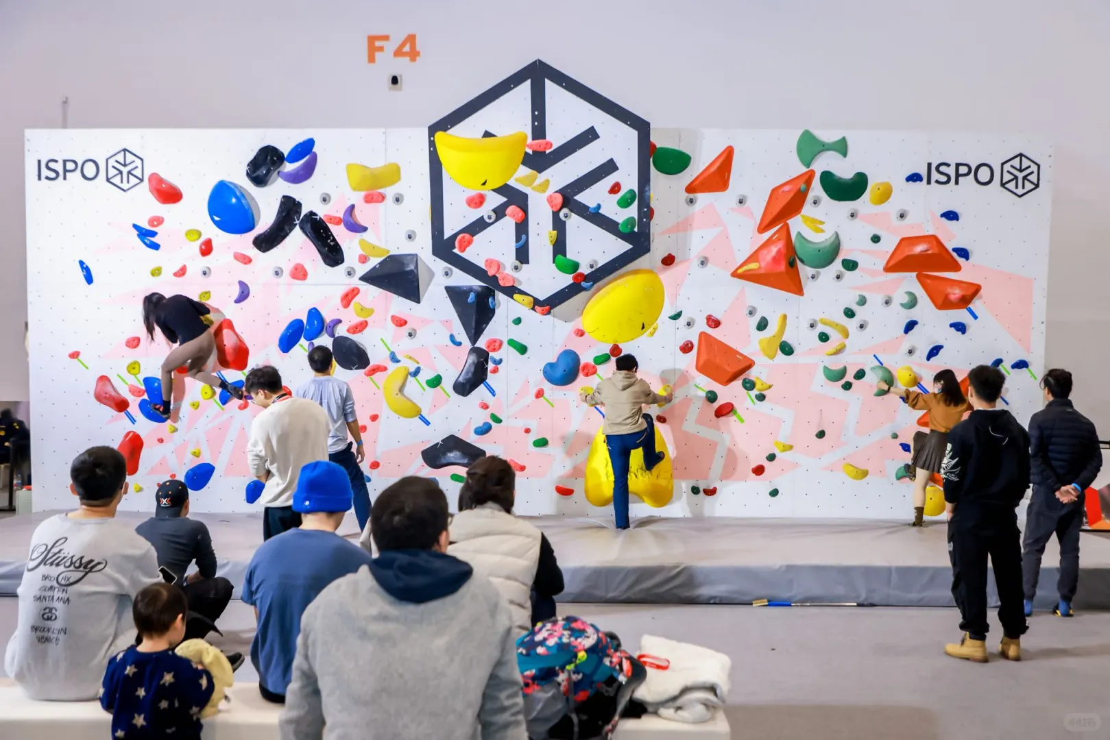 宝子们！周末还在发愁没地儿去？超时髦的ISPO