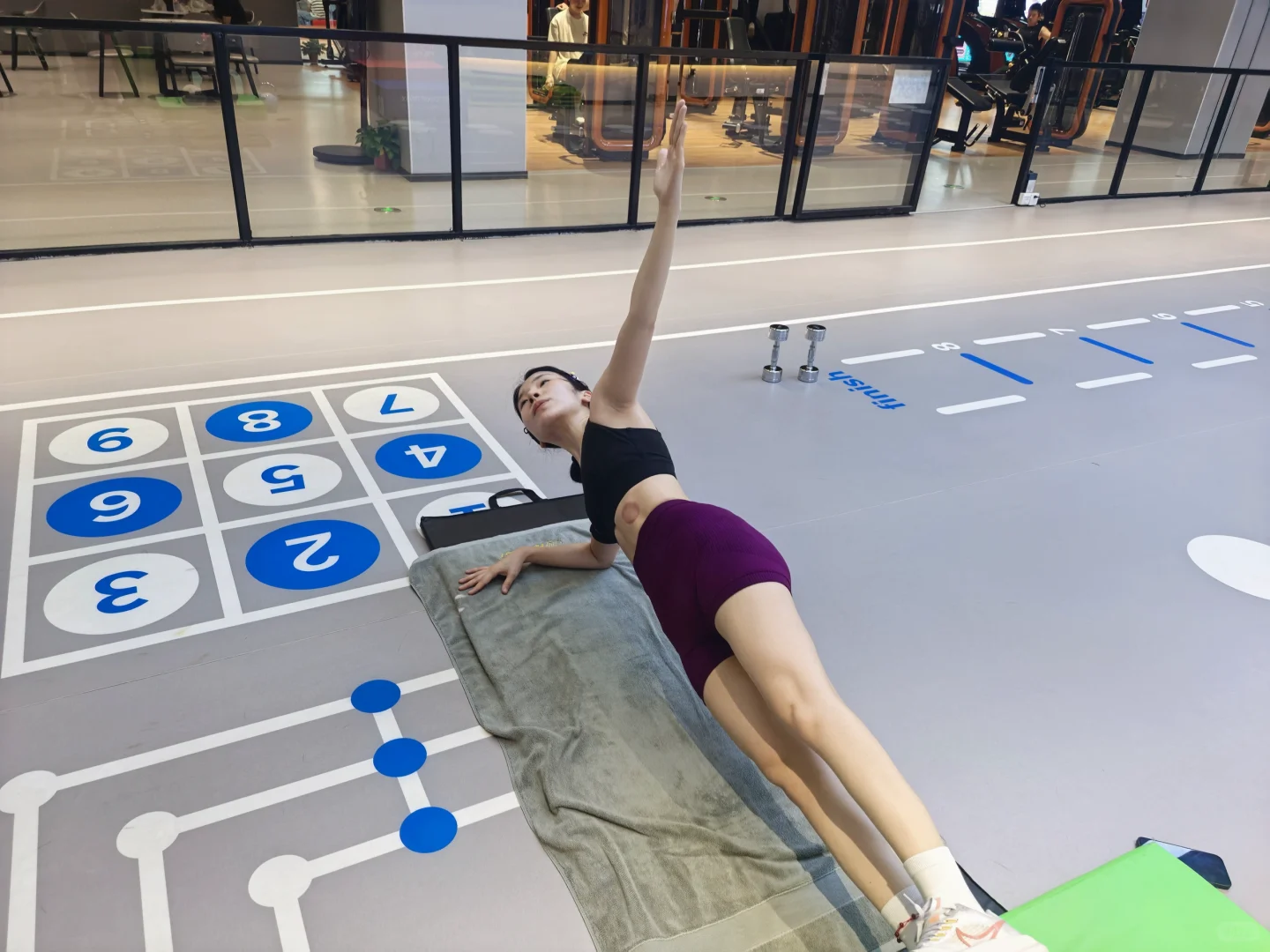 95年已婚少妇主播失业健身的日常