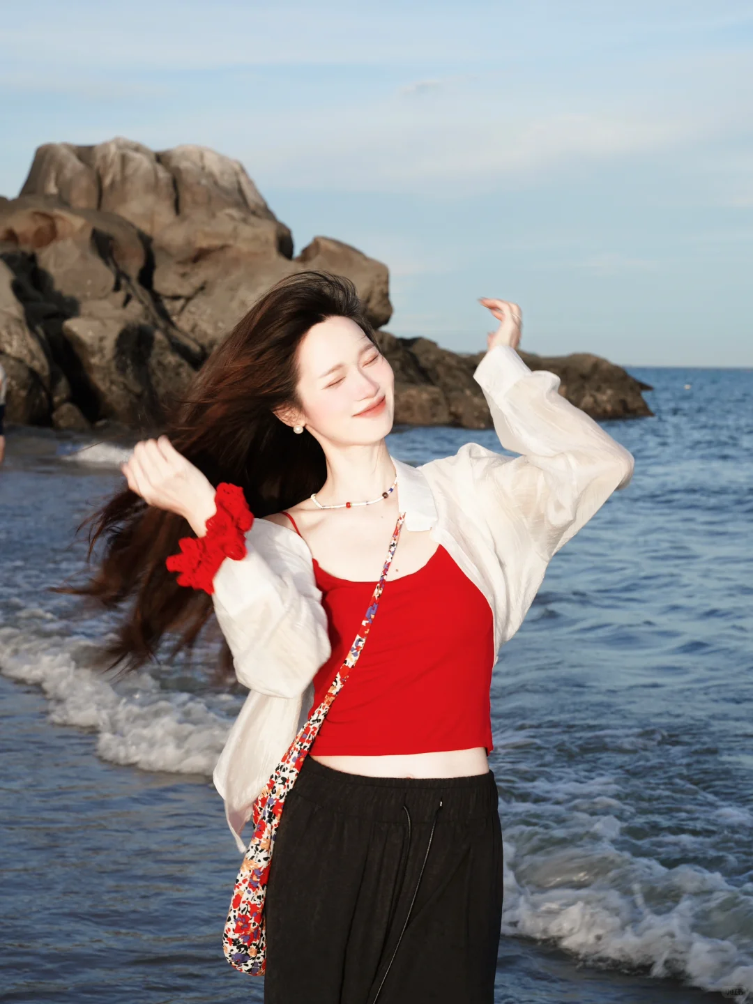 绝了?挖到宝啦❗20+红色吊带❗太太太…显白了