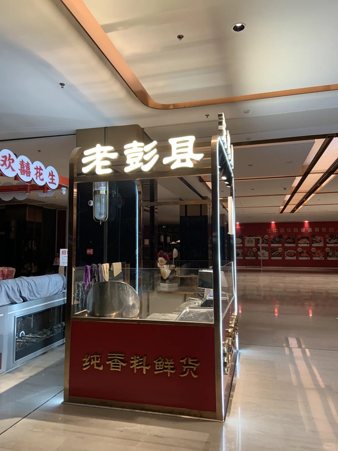 广告策划、设计｜商场中庭展柜