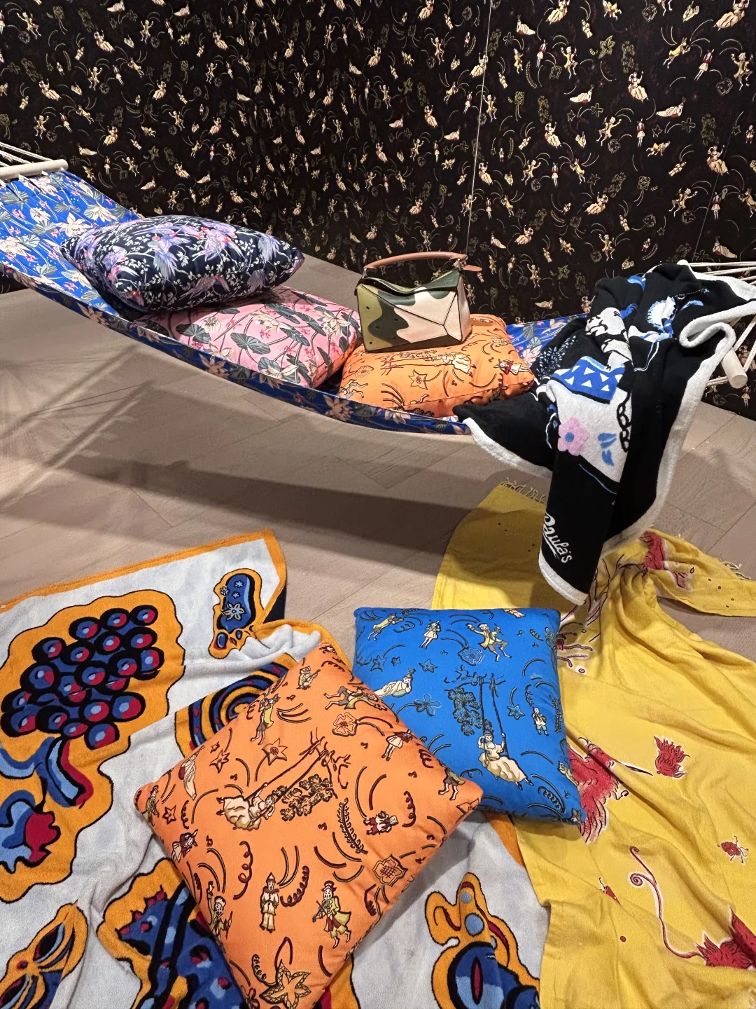 ??六月新展：苏富比的Labubu展览