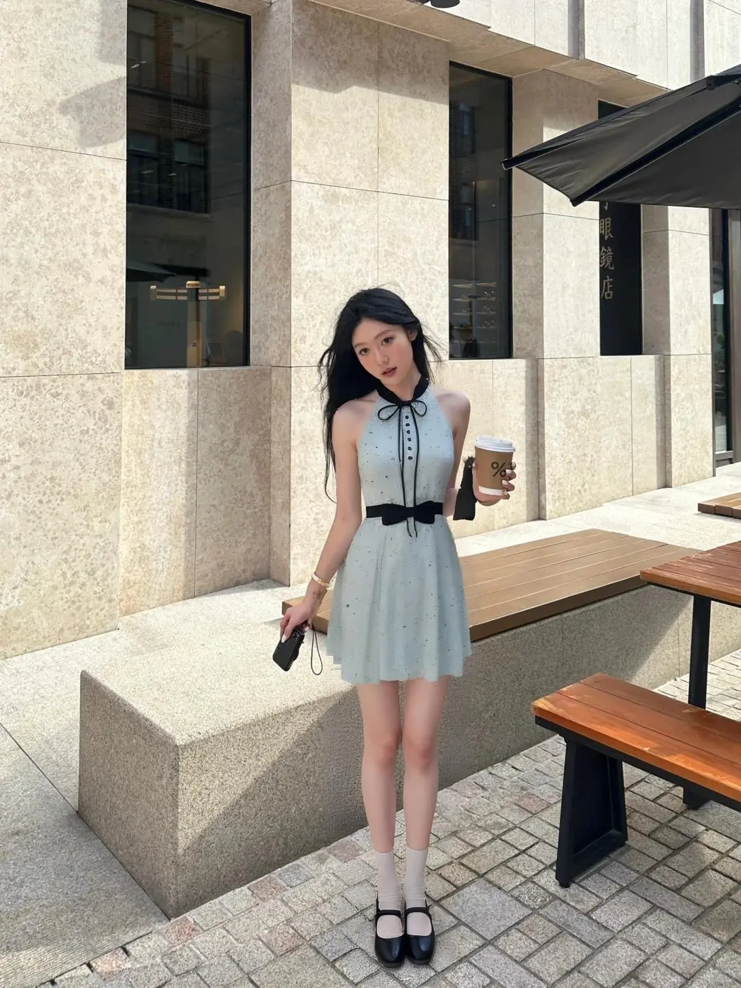 现在的AI真的太狠了！！一秒换装实现穿衣自由