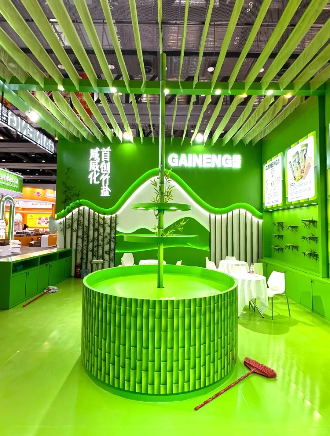 国宝?上食品展偷吃竹子啦？！