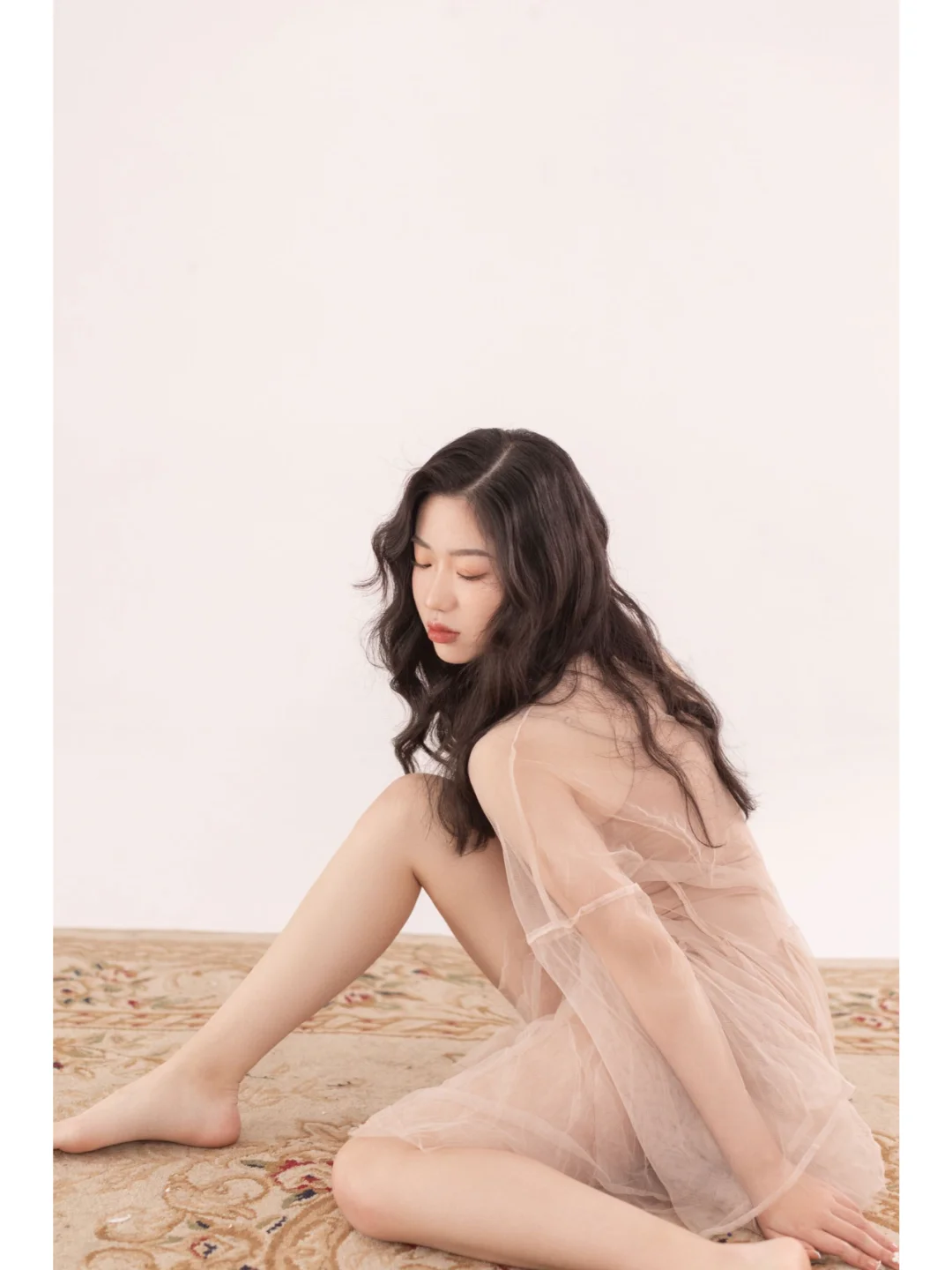 ?‍♀️ 卷发美女，魅力爆棚 ?