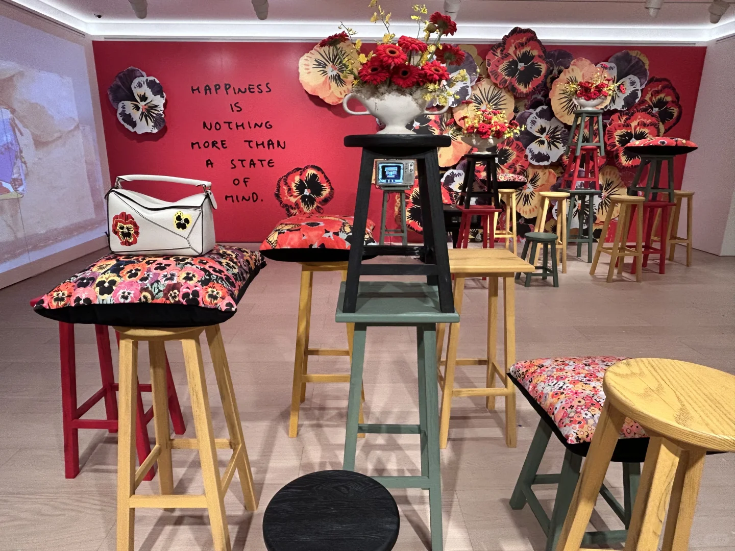 ??六月新展：苏富比的Labubu展览