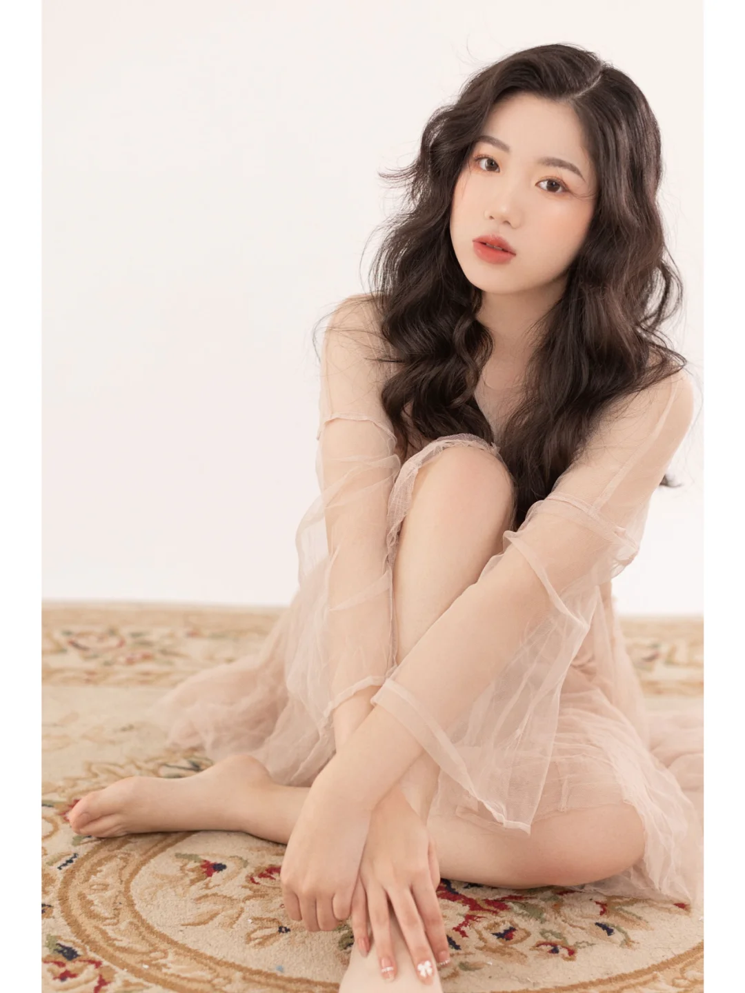 ?‍♀️ 卷发美女，魅力爆棚 ?