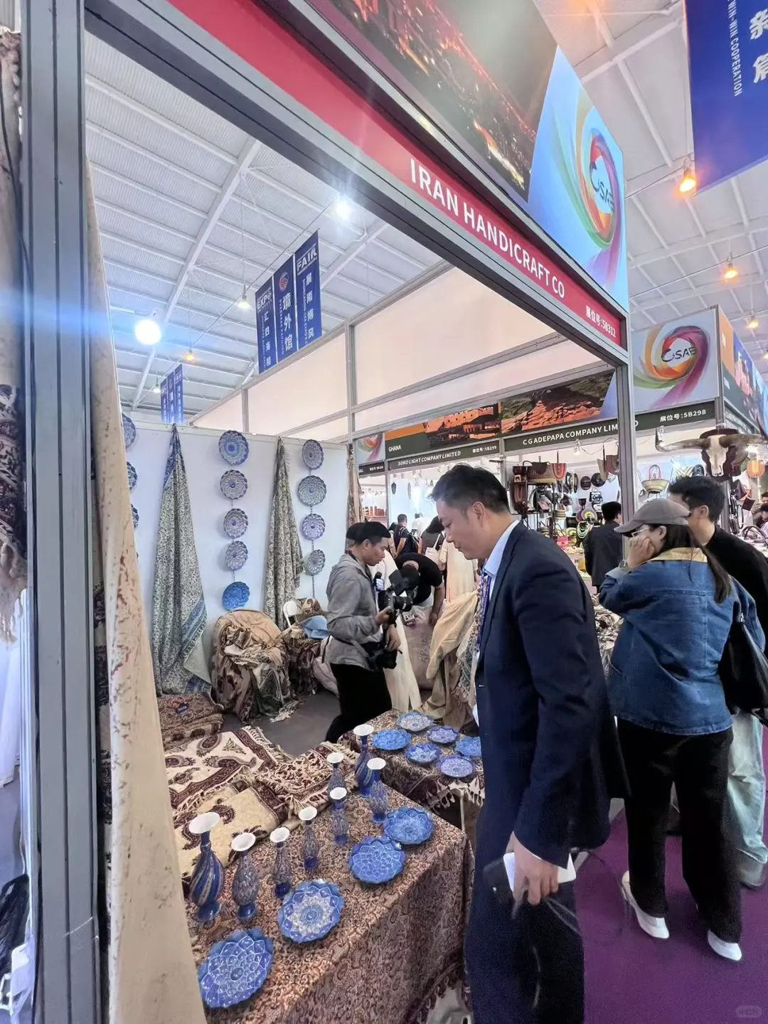 来昆明南博会，帮帮穿越战火的伊朗大哥！