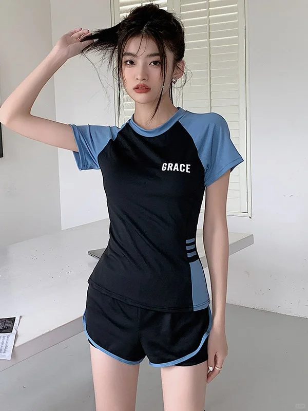 这套运动泳衣让我 “瘦” 成纸片人