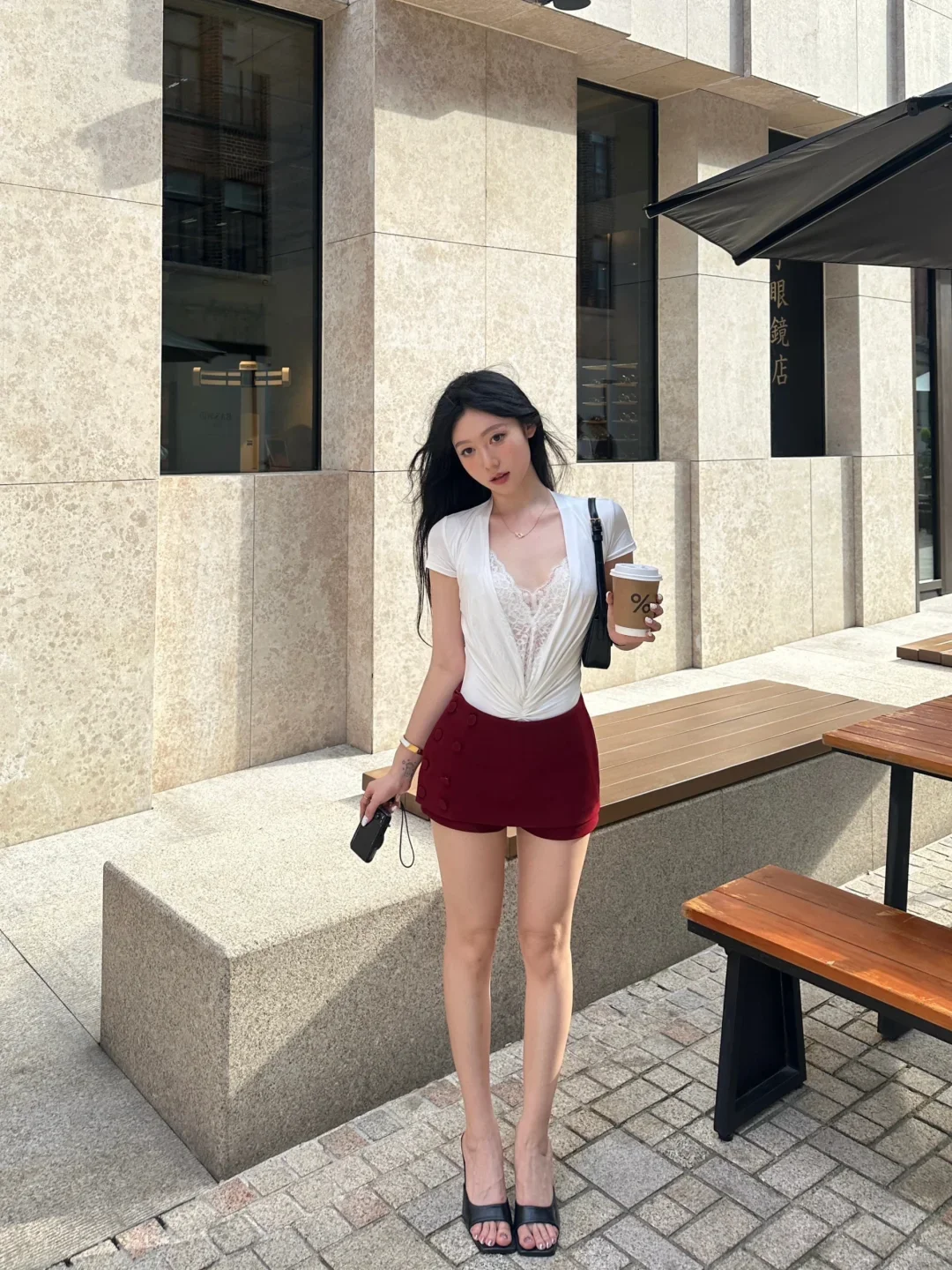 现在的AI真的太狠了！！一秒换装实现穿衣自由