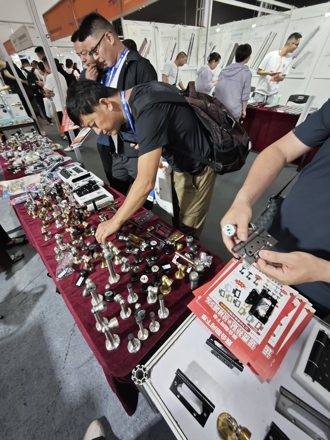 客户去展会拿同行价格跟我压价??