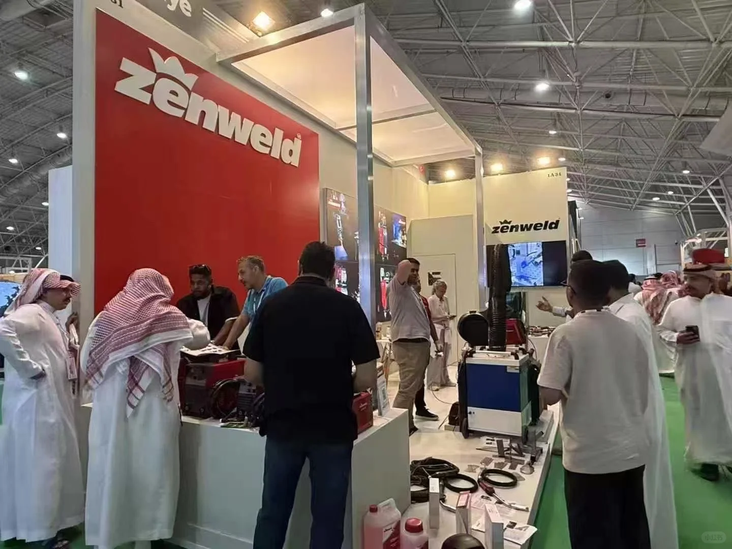 25年利雅得五金展第三天人流量请看图！