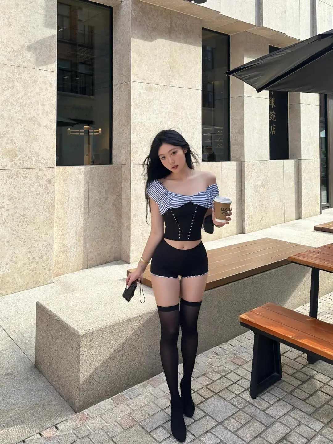 现在的AI真的太狠了！！一秒换装实现穿衣自由